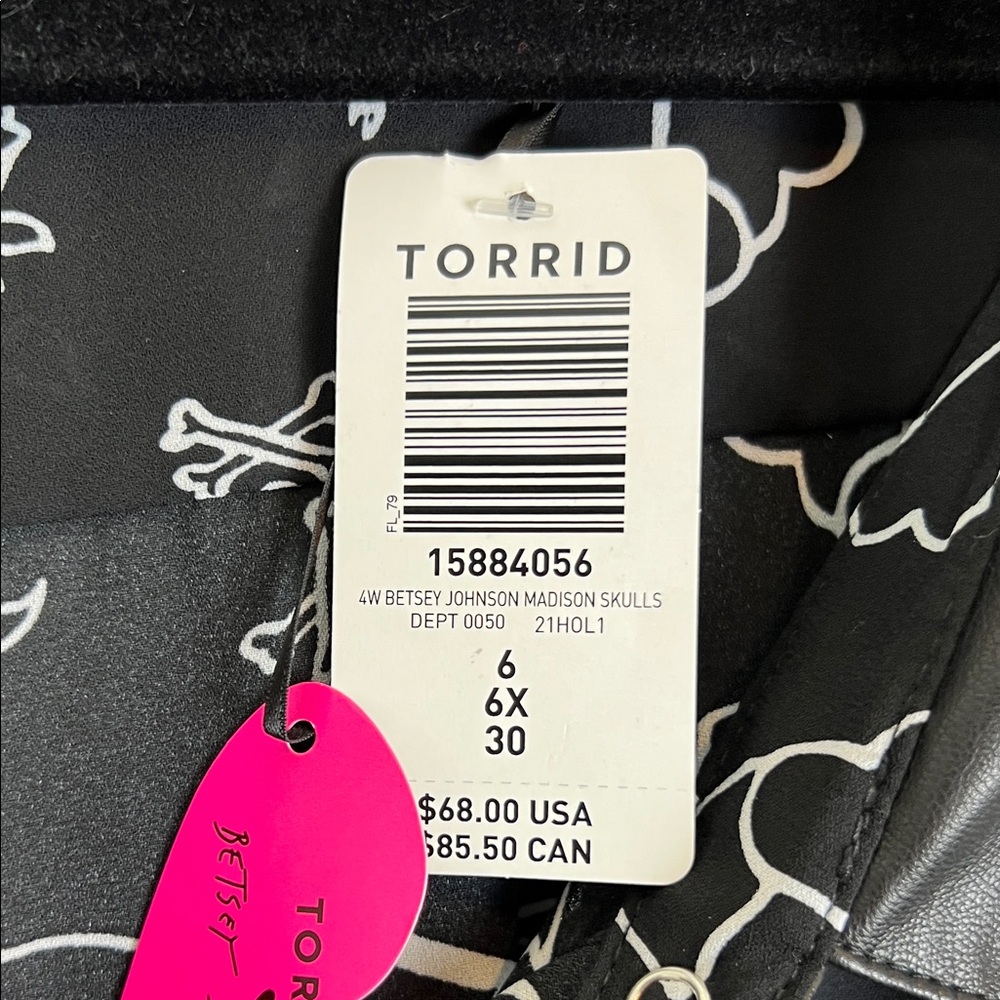NWT Torrid Betsey Johnson Tunic Blouse Skull Hearts Black Long Sleeve Plus 30 - Picture 8 of 9